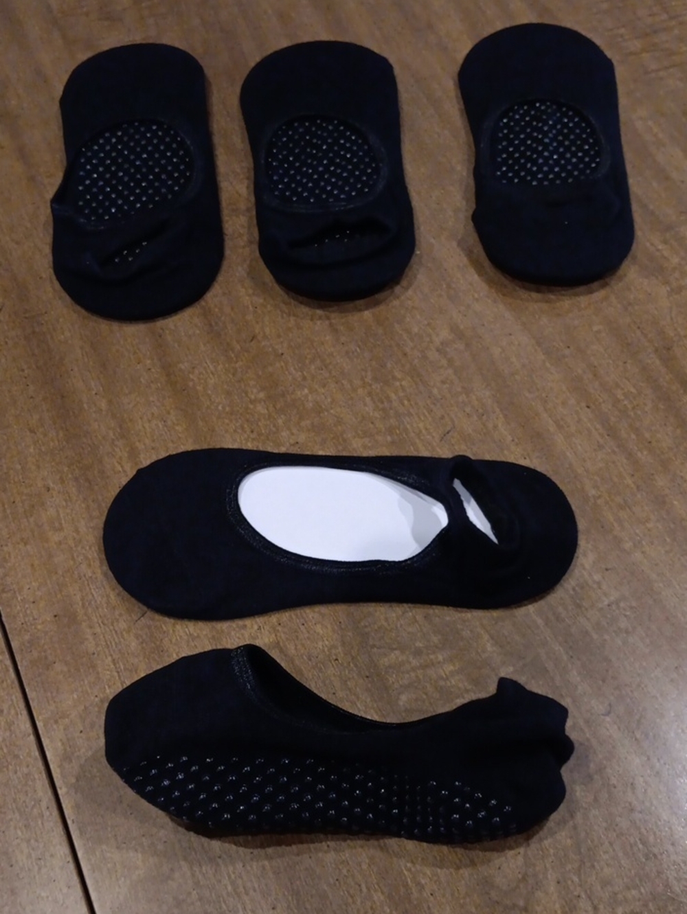 Womens's Black No-Show Gripper Socks